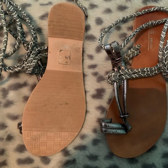 sandals - Picture 3 of 3